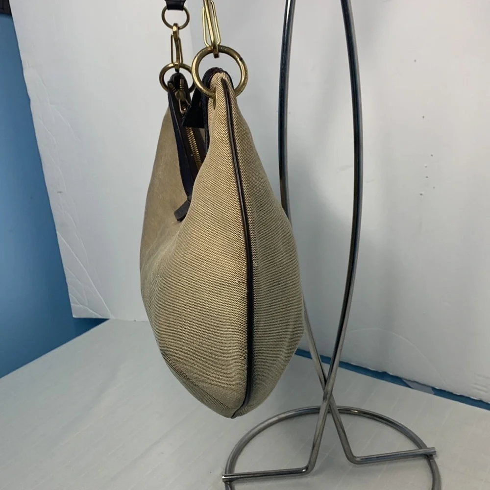 Gucci crescent handbag comes with COA